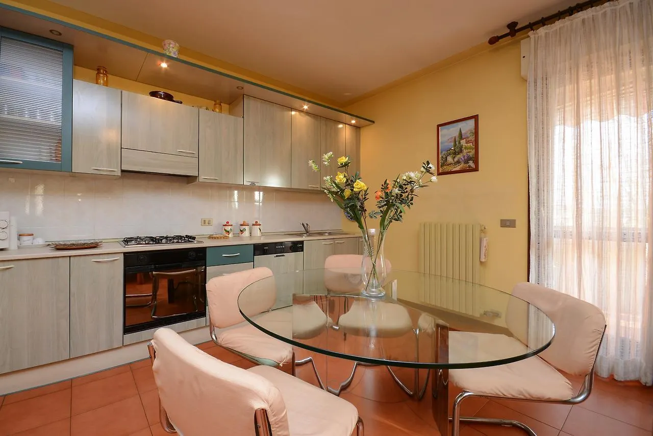 Casa vacanze con ampia piscinaLago e Terme Sirmione 0*,  Italia