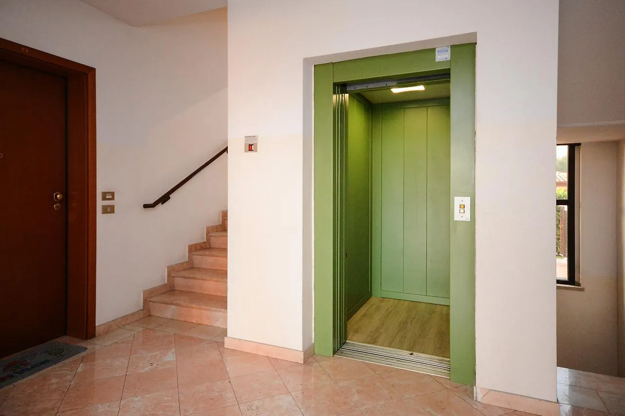 Casa vacanze con ampia piscinaLago e Terme Sirmione